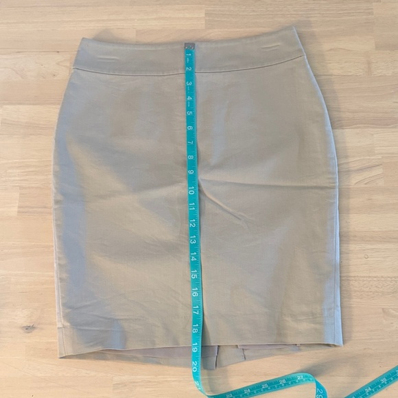 Ann Taylor Khaki Colored Pencil Skirt, Size 2P, Fully Lined, Excellent Condition - Picture 10 of 10